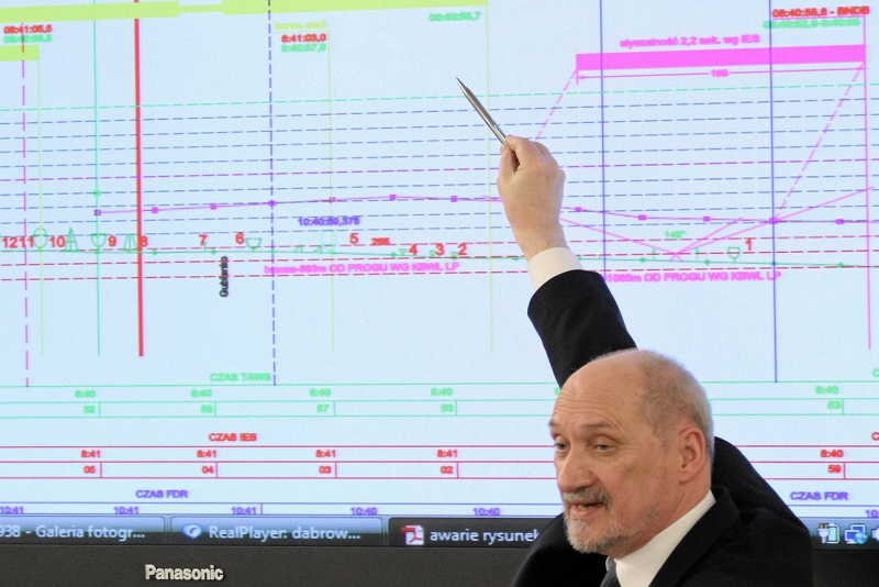 Antoni Macierewicz i jego naukowcy przekonują, że w Smoleńsku doszło do zamachu. I raczej nic nie zmieni ich zdania.