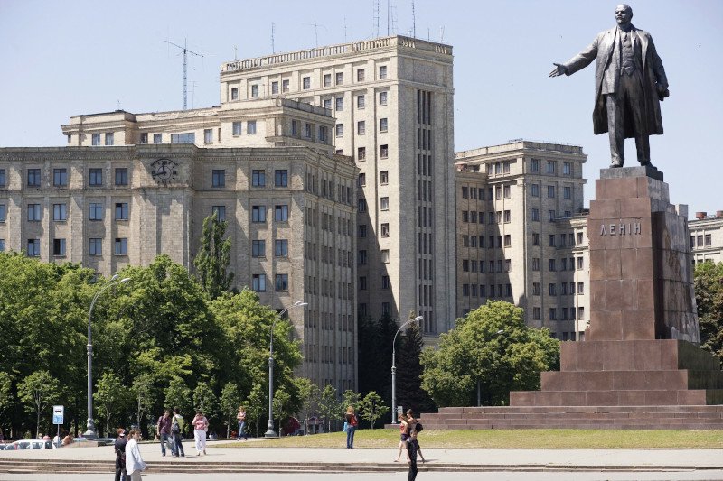 Plac swobody w Charkowie. Zdjęcie z 2008 roku z pomnikiem Lenina