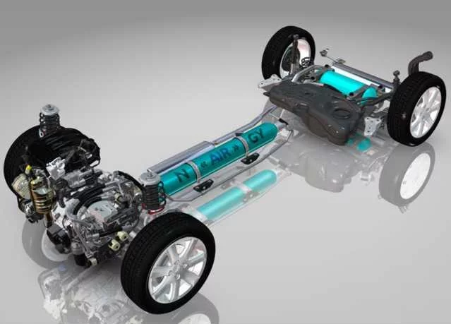 Peugeot 2008 HYbrid Air - tak wygląda układ napędowy auta. Na zdjęciu widoczne jest umieszczenie głównego zbiornika ze sprężonym powietrzem i zbiornika wyrównawczego (za tylną osią).