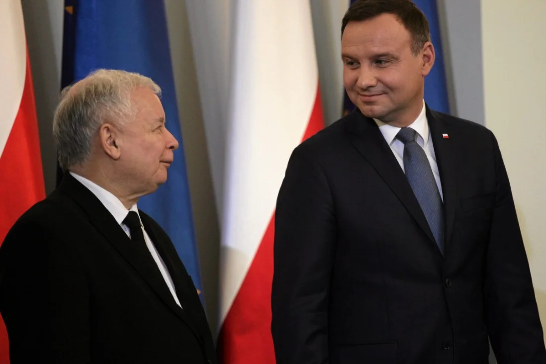 John Dalhuisen, był dyrektor AI na Europę nazwał niepotrzebnym szaleństwem parcie przez PiS do wyborów prezydenckich w czasie epidemii koronawirusa.