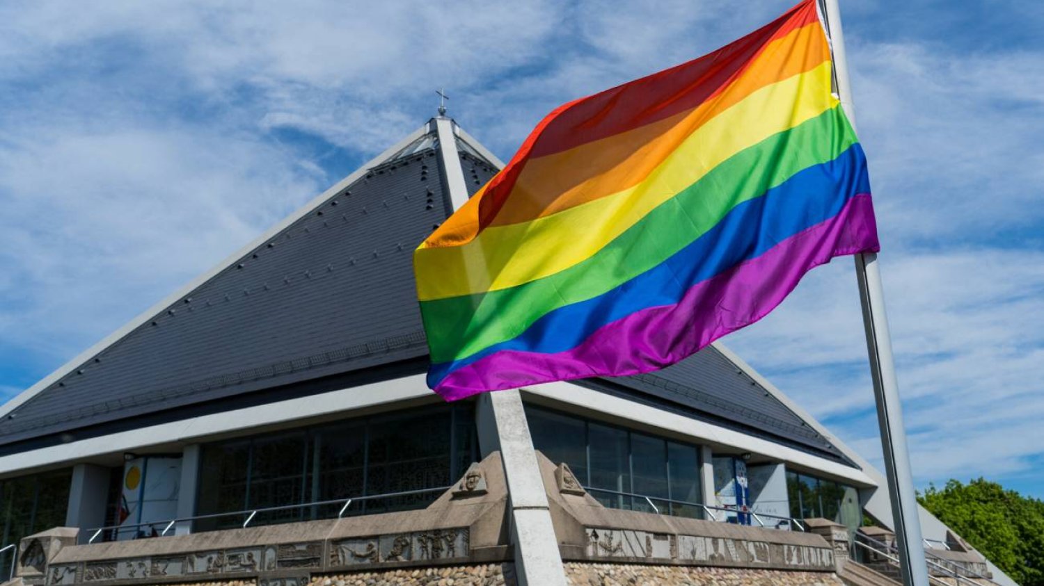 Kościół w Belgii będzie błogosławił pary homoseksualne. Trzy modlitwy