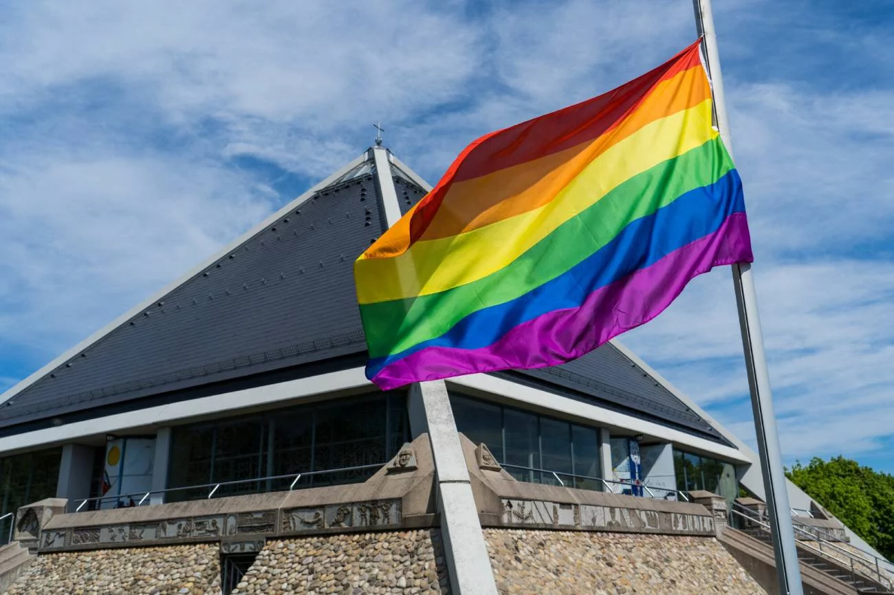 Kościół w Belgii będzie błogosławił pary homoseksualne. Trzy modlitwy