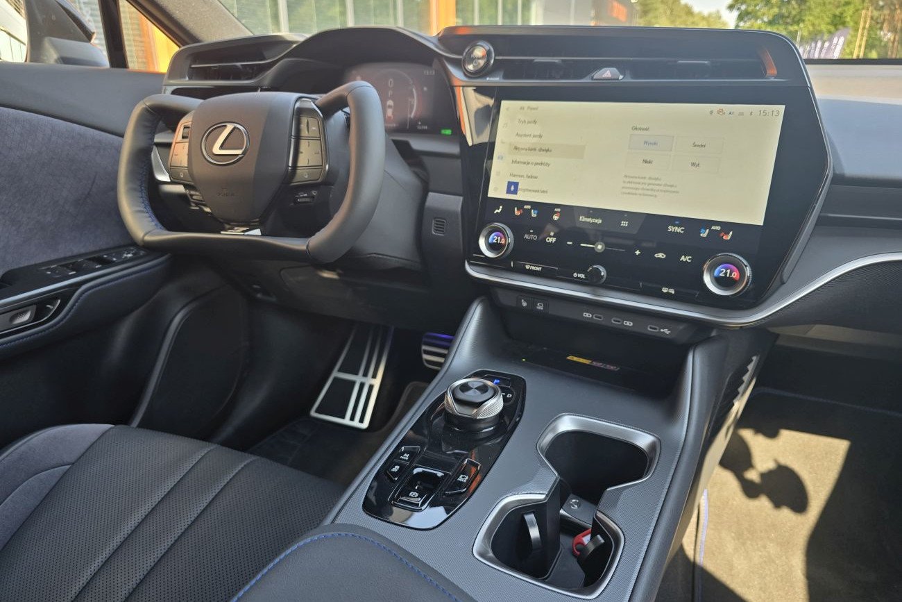 Jeździłem Lexusem RZ z wolantem i szkoda mi was, bo... musicie czekać na to auto jeszcze pół roku