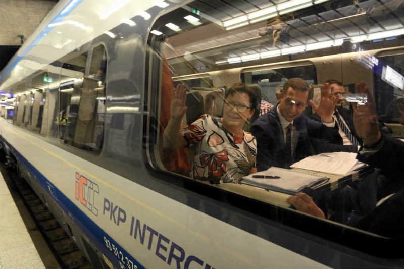 Ewa Kopacz i Antoni Macierewicz podróżowali tym samym pociągiem.