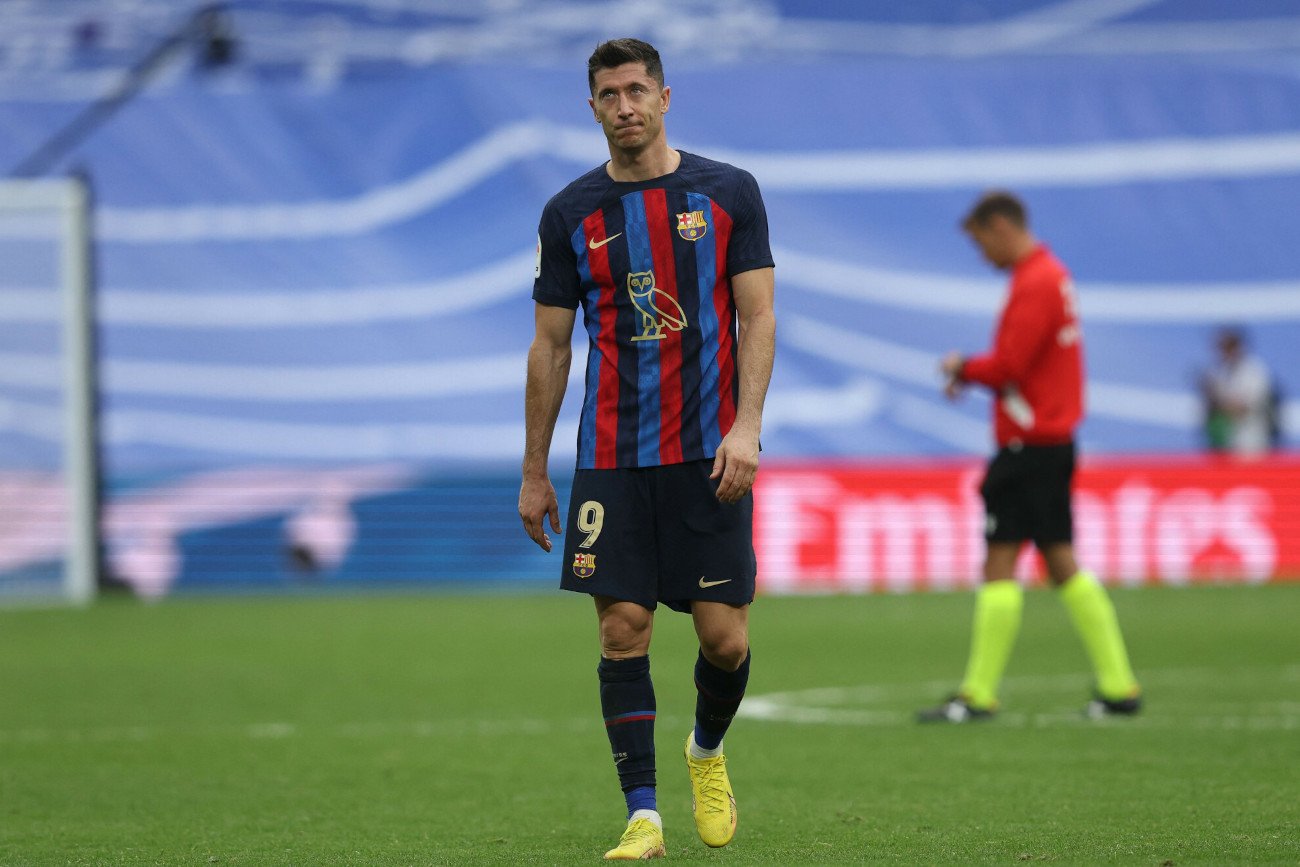 Robert Lewandowski nie będzie dobrze wspominał swojego pierwszego El Clasico. Barcelona przegrała z Realem 1:3.