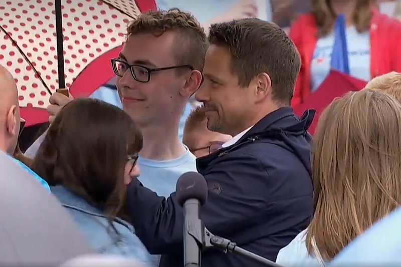 Rafał Trzaskowski podczas wiecu w Grudziądzu.