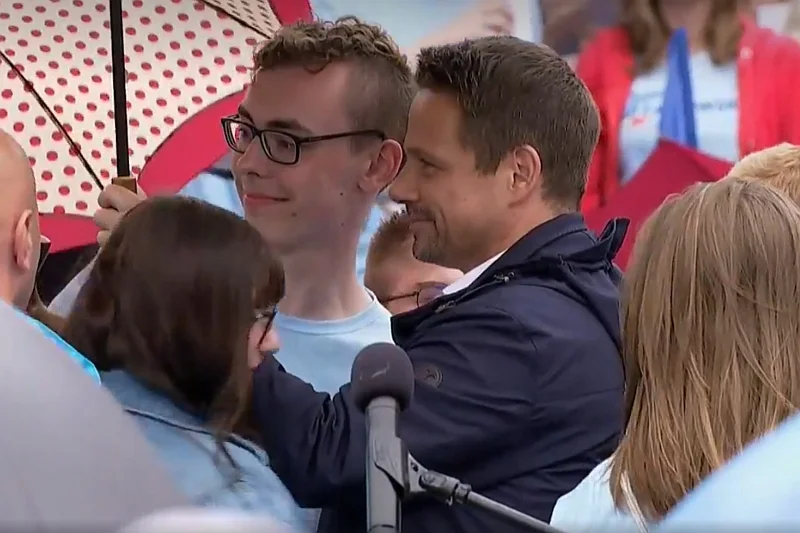 Rafał Trzaskowski podczas wiecu w Grudziądzu.