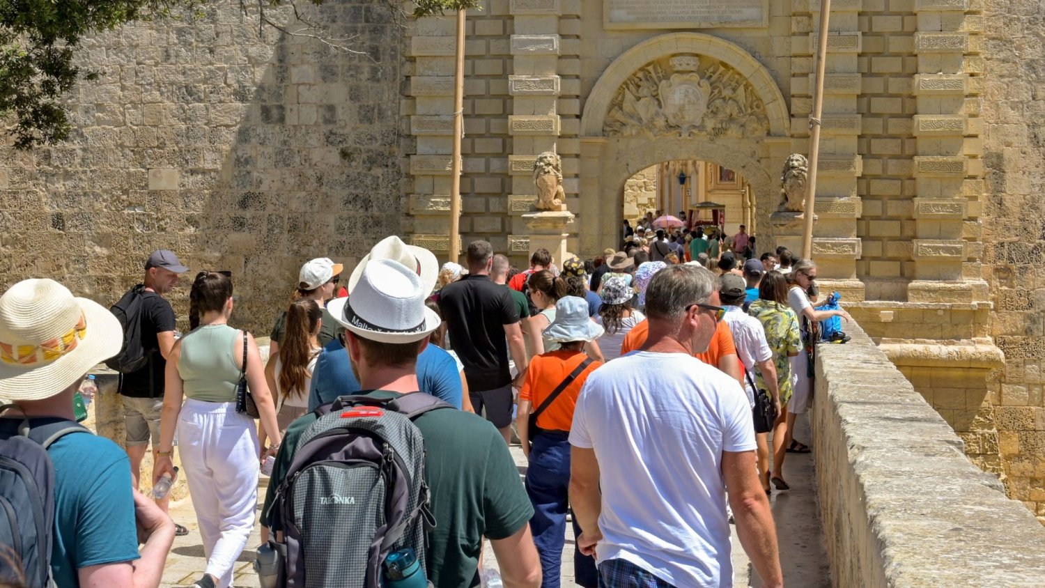 Polacy nagle zmieniają plany wyjazdowe. Zyskuje najgorętszy kraj Europy