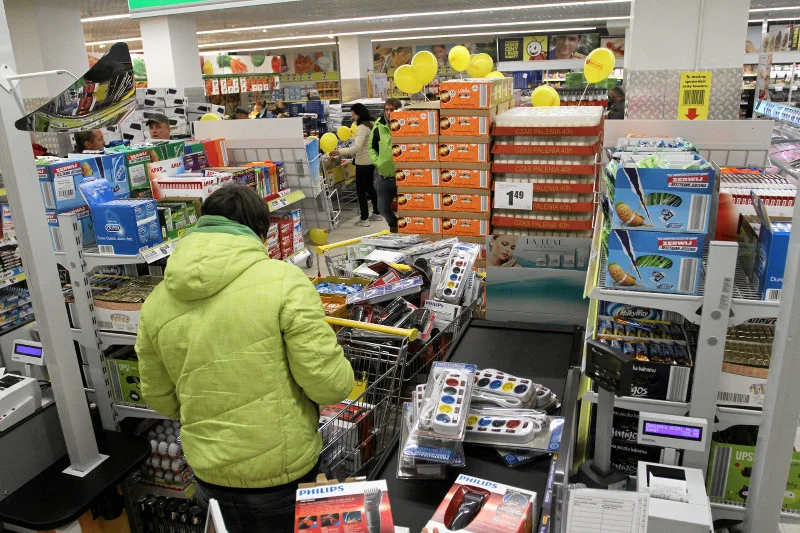 Nie mogłem kupić wina w Biedronce, bo była zbyt blisko przedszkola.