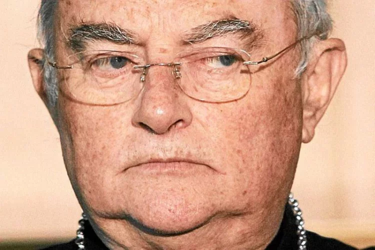 Abp Henryk Hoser trafił do szpitala. Hierarcha jest zakażony covid.