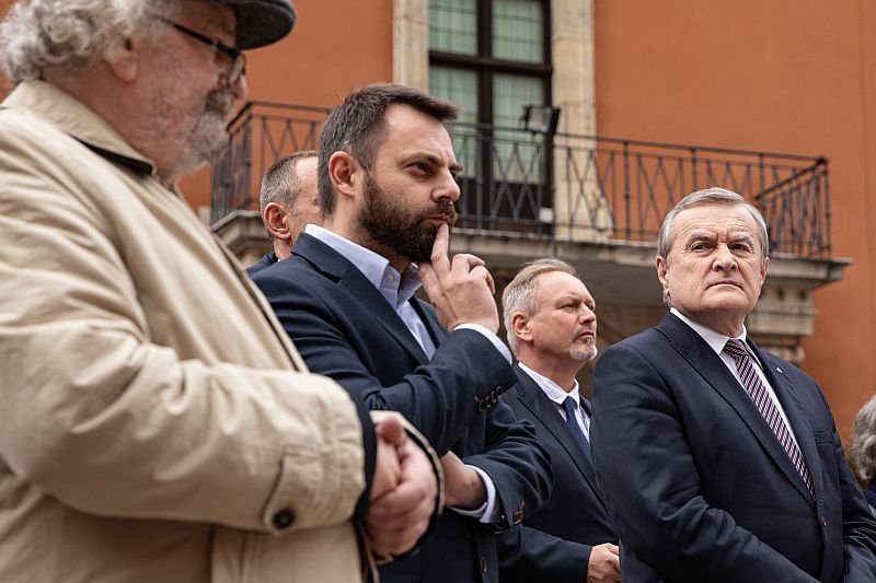 Nowy szef CSW Zamek Ujazdowski Piotr Bernatowicz na swoich zastępców powołał osoby równie kontrowersyjne, co on sam.