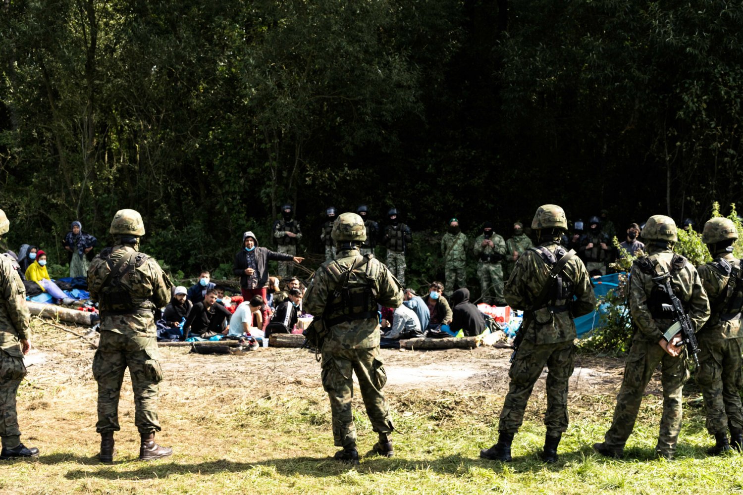 Na granicy polsko-białoruskiej od kilkunastu dni koczują cudzoziemcy z Iraku i Afganistanu.