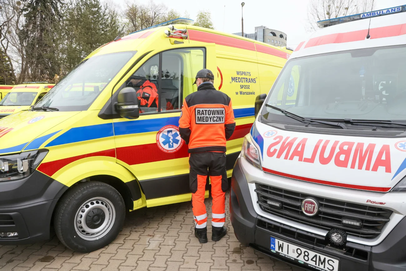 W całej Polsce nastąpi zmiana floty karetek pogotowia, będą jeździć tylko ambulansy w kolorze żółtym, a nie białym.