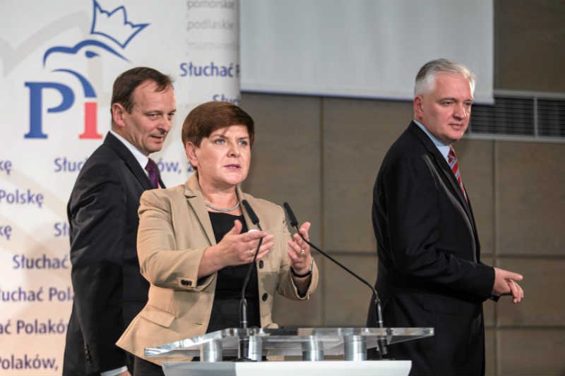 PiS zakiwało się ogłaszając, że to nie Antoni Macierewicz, ale Jarosław Gowin zostanie szefem MON.