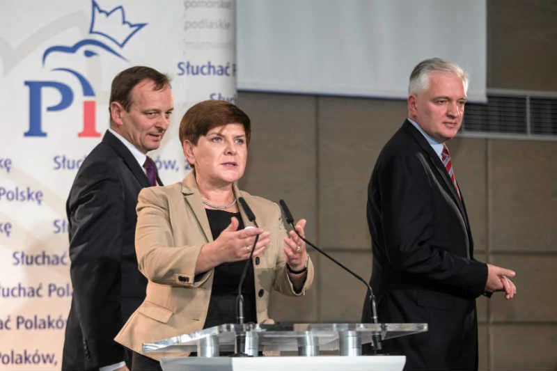 PiS zakiwało się ogłaszając, że to nie Antoni Macierewicz, ale Jarosław Gowin zostanie szefem MON.