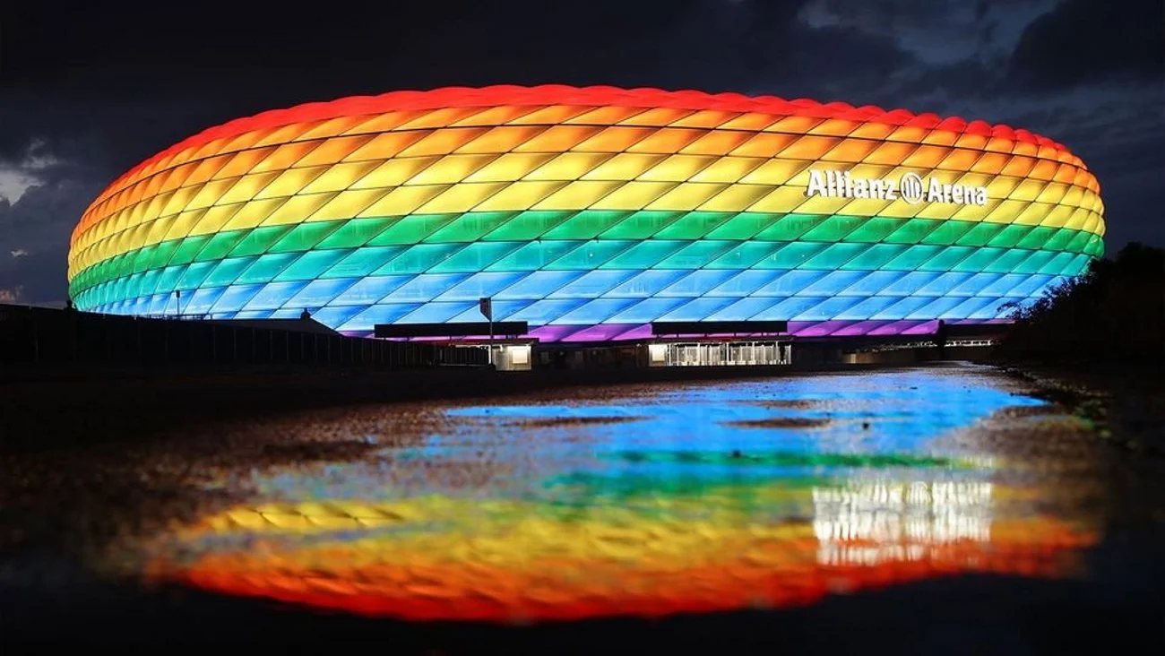 Stadion Allianz Arena ma być podświetlony w kolorach tęczy w meczu Niemcy - Węgry