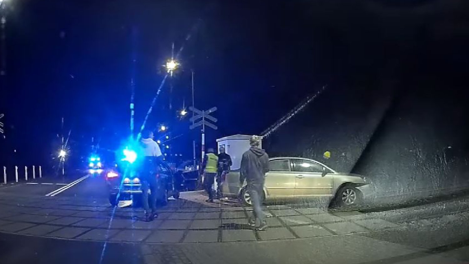 Pijany ukradł samochód księdza, gdy ten chodził po kolędzie. Jest nagranie.