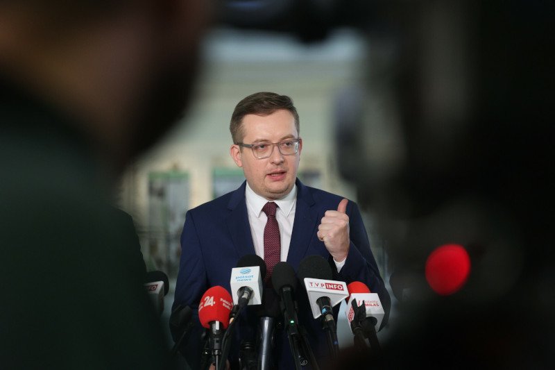 Przeciwko akcesji Szwecji i Finlandii do NATO był tylko poseł Konfederacji Robert Winnicki