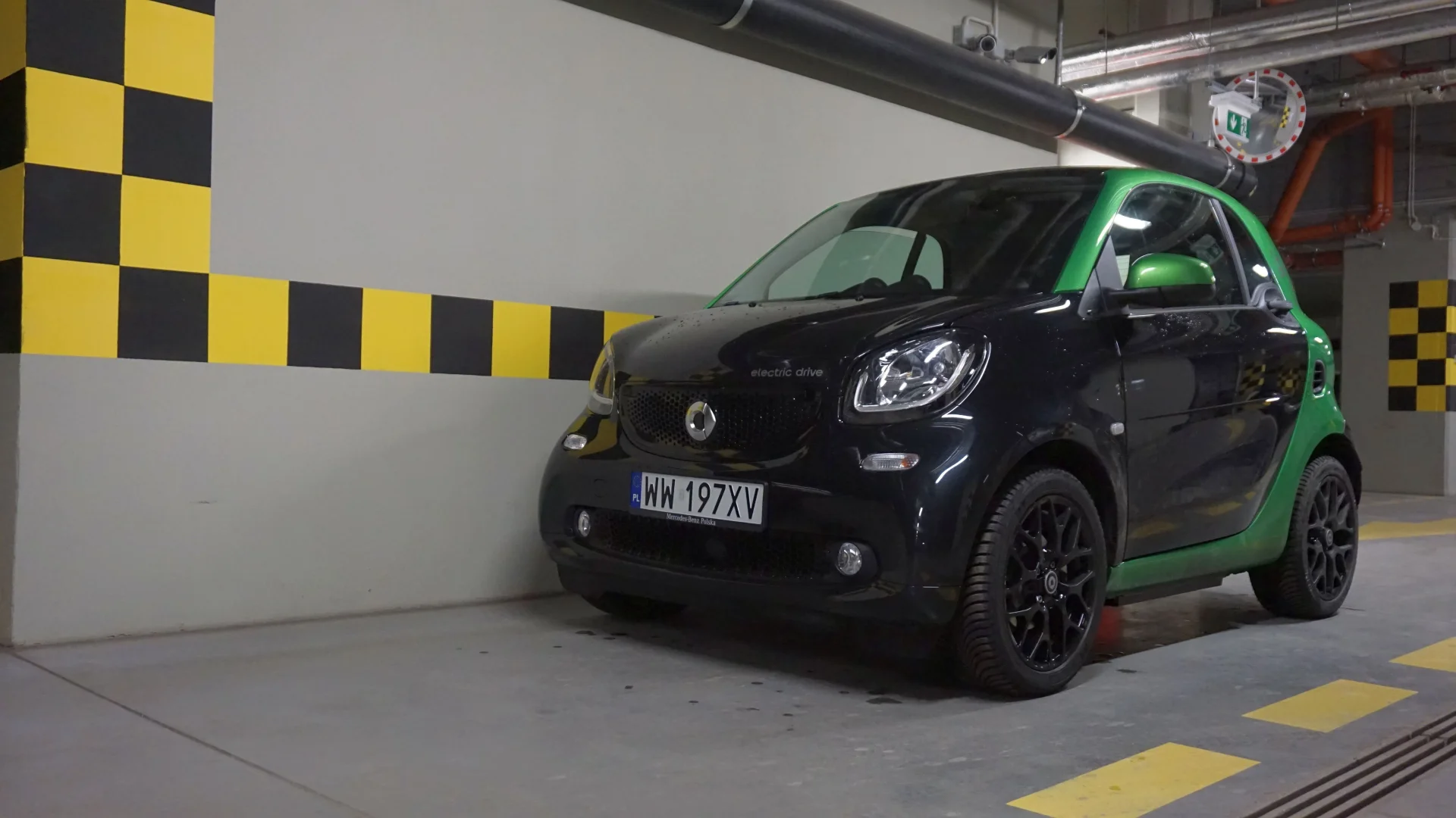 Smart Fortwo Electric Drive to naprawdę małe auto.