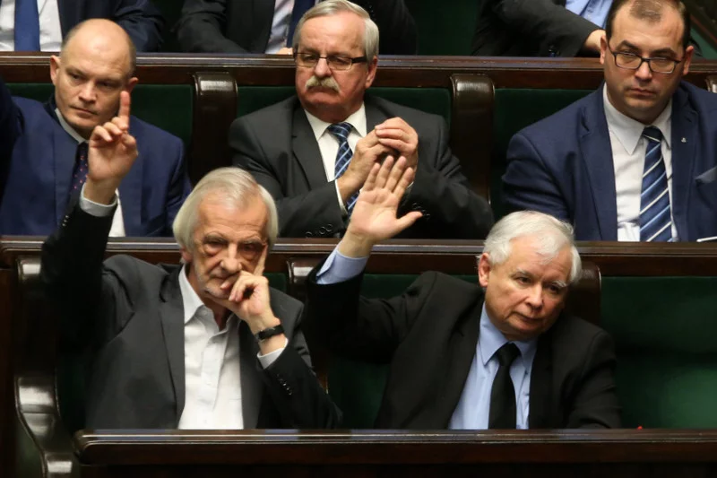 Kolejne zmiany PiS – tym razem nowelizacja ustawy o służbie cywilnej.