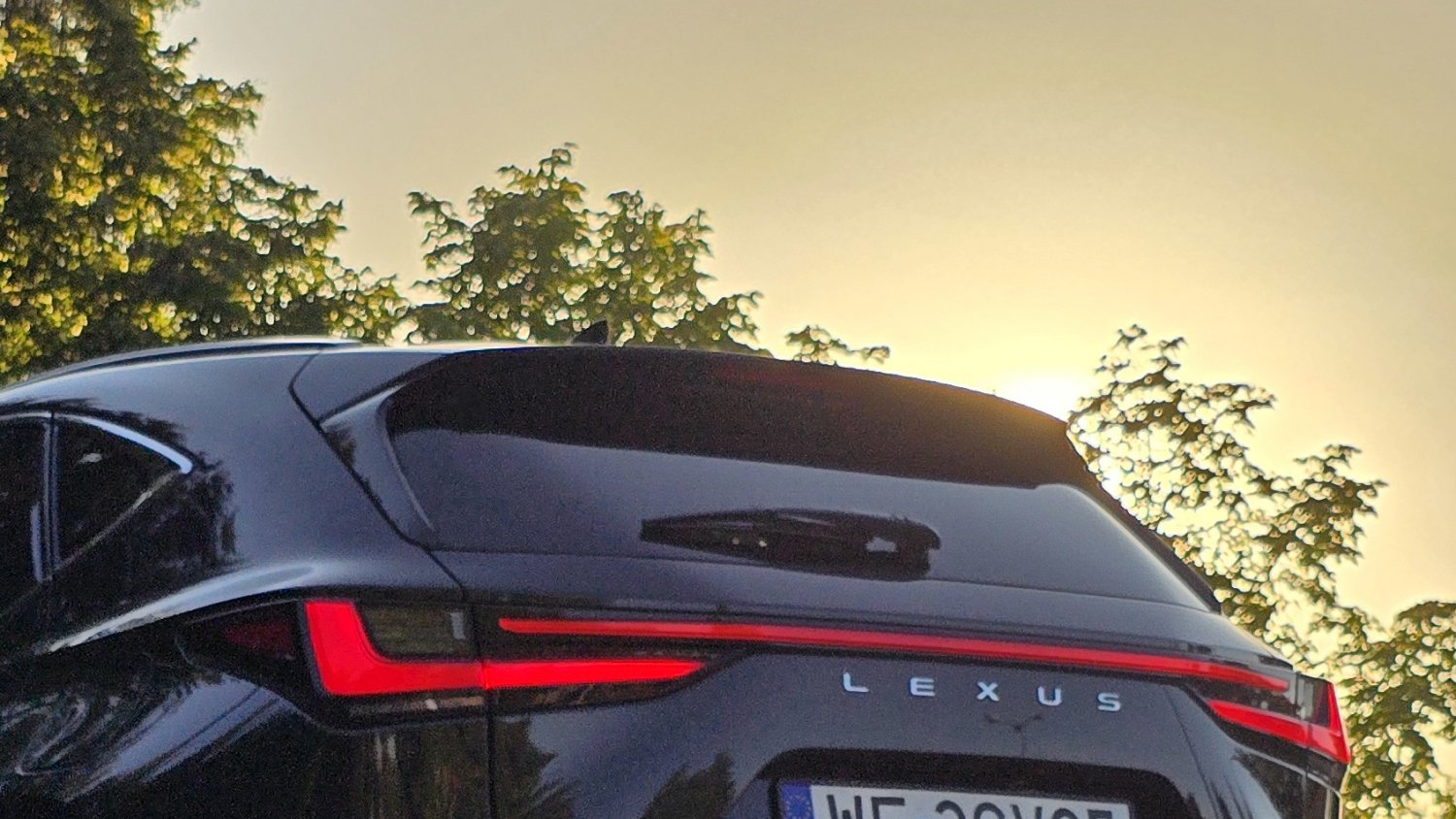 Nowy Lexus NX nadchodzi. Król polskich ulic przyłapany na torze