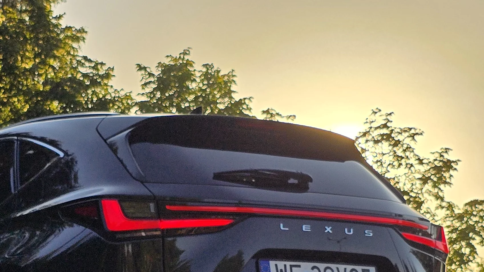 Nowy Lexus NX nadchodzi. Król polskich ulic przyłapany na torze