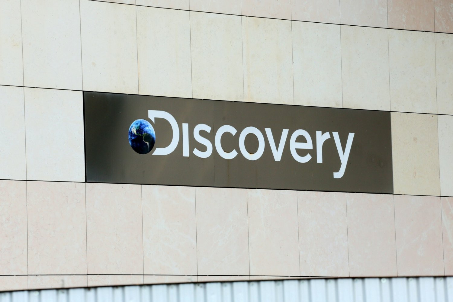 Przedstawiciel  TVN Grupa Discovery mówi, że decyzja Andrzeja Dudy cieszy.