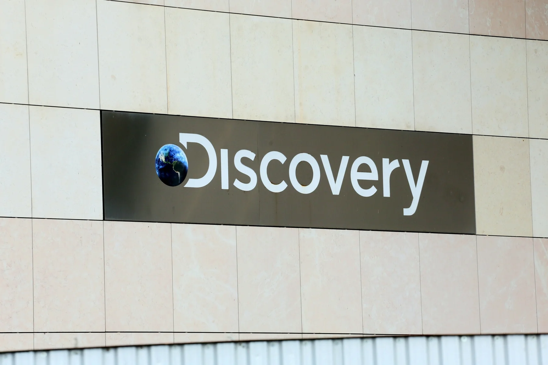 Przedstawiciel TVN Grupa Discovery mówi, że decyzja Andrzeja Dudy cieszy.