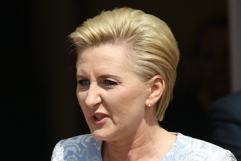 Żona prezydenta Andrzeja Dudy zaskoczyła Polaków swoją reakcją na skandowane hasło "konstytucja".