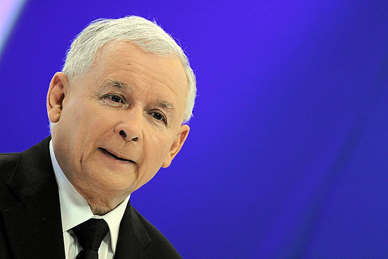 Prezes PiS Jarosław Kaczyński chce uniemożliwić obcokrajowcom kupno polskiej ziemi. Żąda też likwidacji gimnazjów.