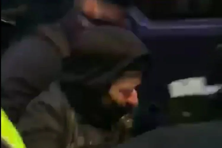 Agata Grzybowska pokazywała policjantom legitymację prasową.