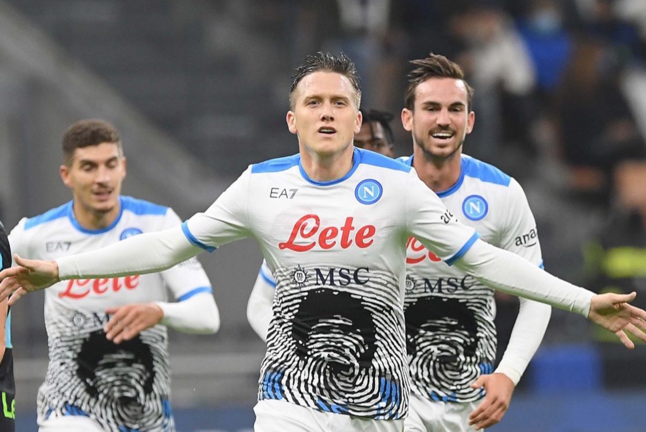 Piotr Zieliński zdobył gola dla Napoli w hicie Serie A, w którym jego klub przegrał 2:3 z aktualnym mistrzem, Interem.