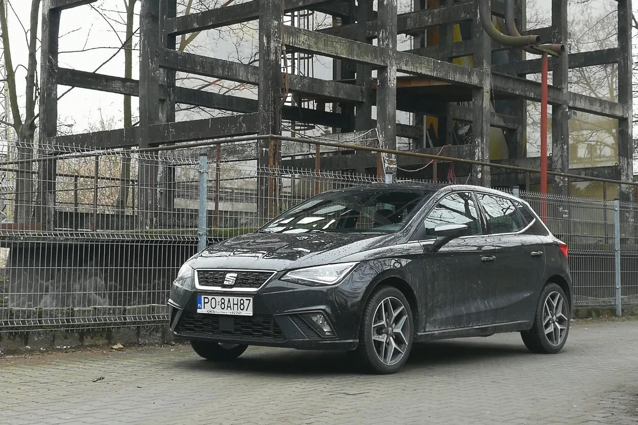 Nowy Seat Ibiza to ładne i tanie auto miejskie.