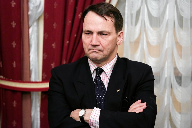 Sikorski broni Niesiołowskiego.