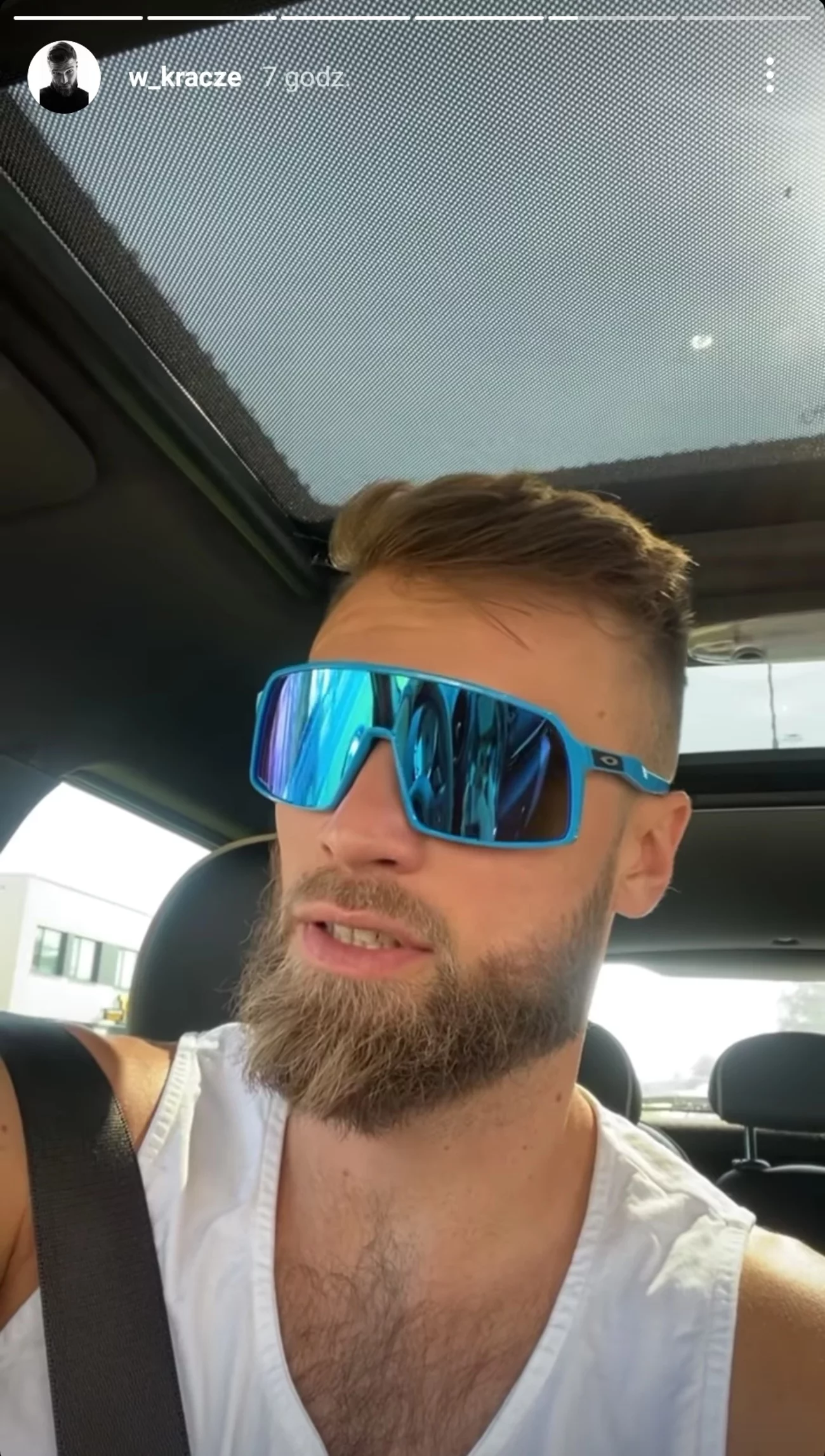 Andrzej Wrona pożalił się na wandali. Zniszczyli mu opony w aucie