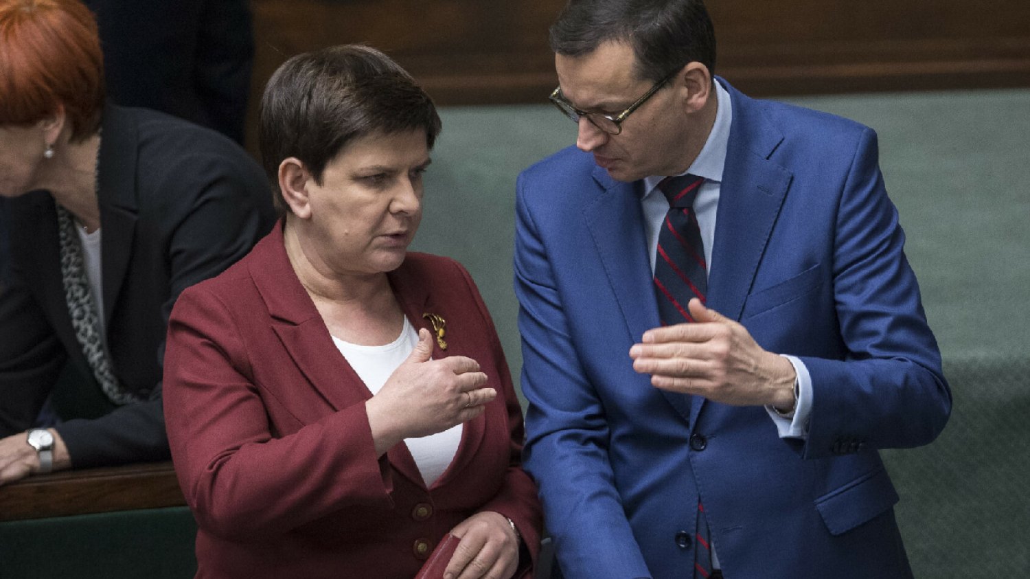 Beata Szydło chciała uderzyć w Donalda Tuska. Rykoszetem oberwał Mateusz Morawiecki.