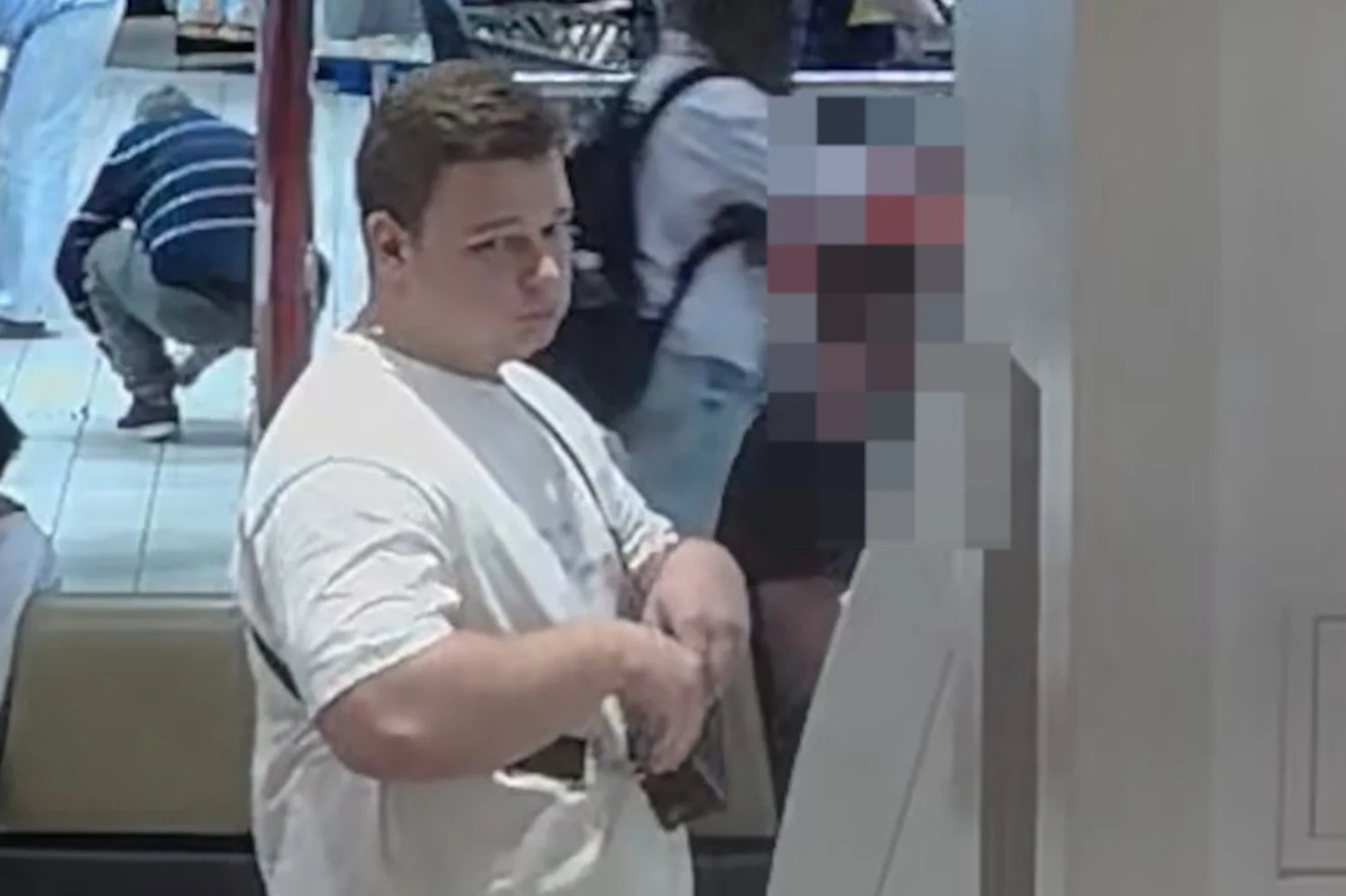 Wypłata z bankomatu na blisko 20 tys. zł. On jest na celowniku policji.