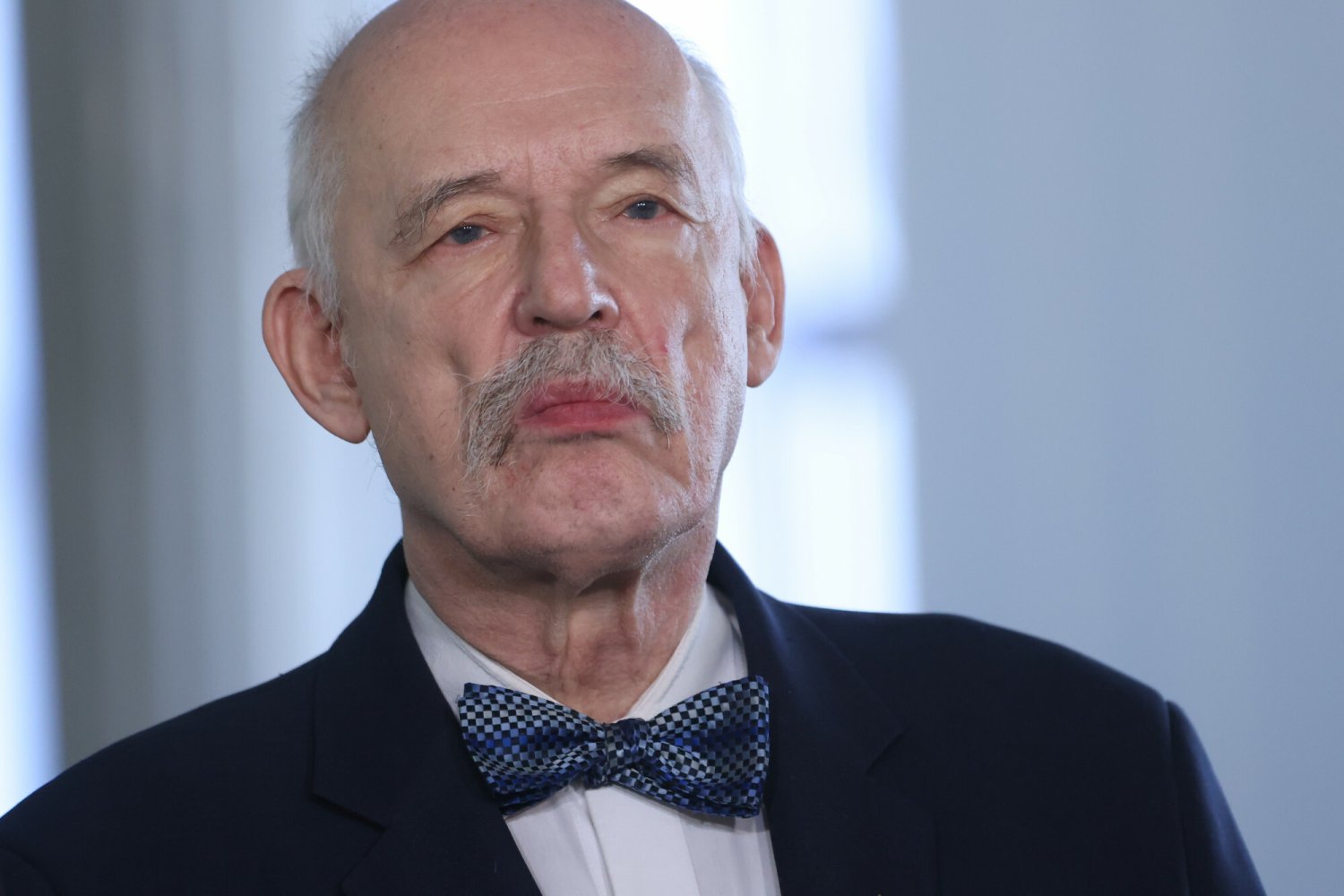 Korwin-Mikke po raz kolejny zrobił wokół siebie szum zadziwiającym komentarzem. Tym razem chodzi o masakrę w Buczy.