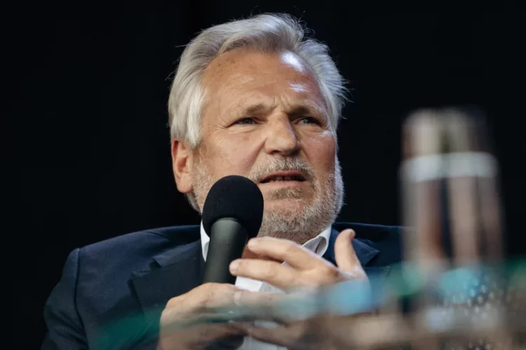 Były prezydent Aleksander Kwaśniewski skomentował kryzys w koalicji Zjednoczonej Prawicy i ocenił pozycję premiera Mateusza Morawieckiego.