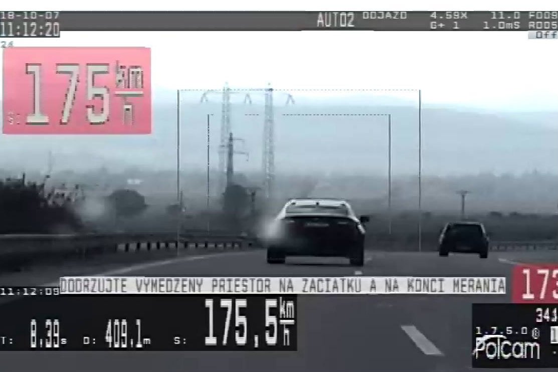 Kolejny pirat drogowy z Polski - tak słowacka policja zatytułowała informację o kierowcy z Polski, który mocno przekroczył dozwoloną prędkość.