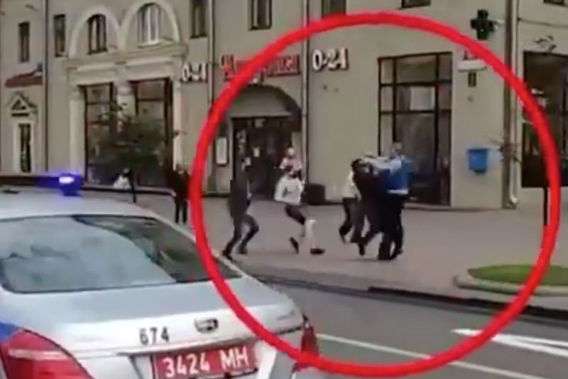 Na Białorusi odbito zatrzymanego z rąk tajnej milicji.