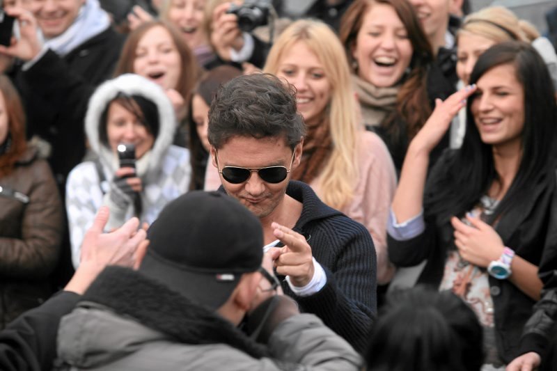 Kuba Wojewódzki w tłumie fanów