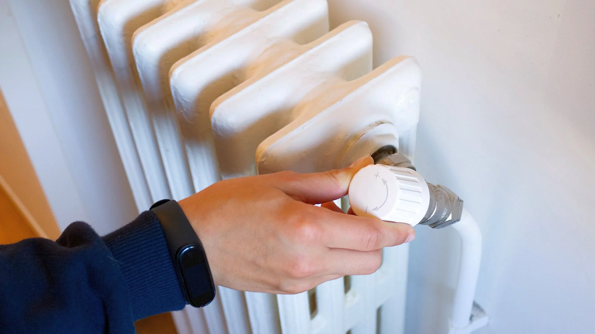 Bon ciepłowniczy za 2025. Złóż wniosek, zostało niewiele czasu na wzięcie 1750 zł kaloryfer