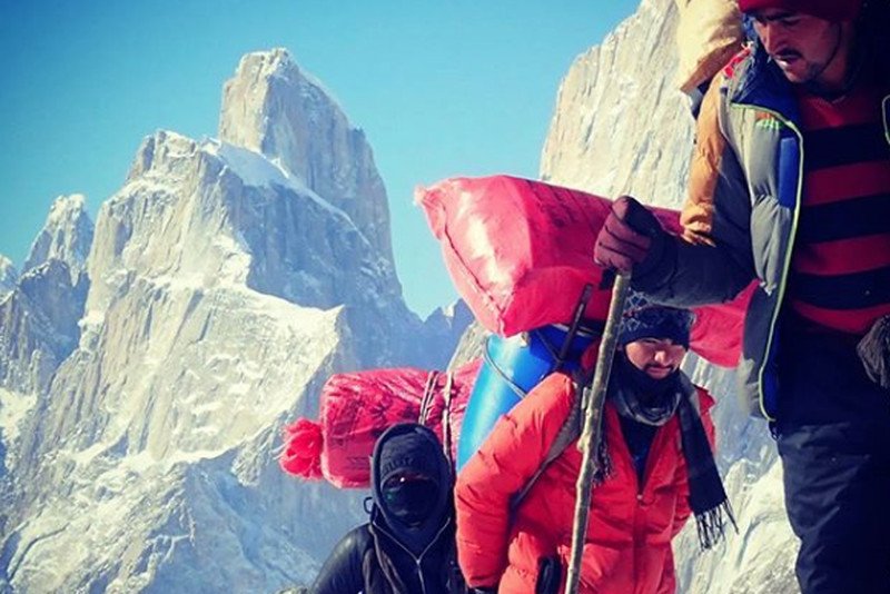 Polska wyprawa zimowa na K2. Relacje himalaistów wywołują w internecie ogromne emocje.
