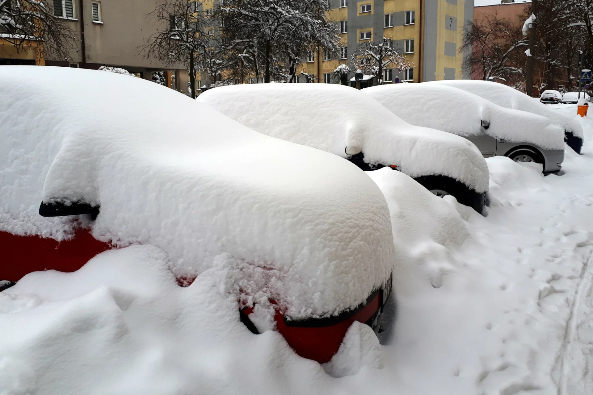 Jazda zaśnieżonym autem może kosztować nas utratę prawka.
