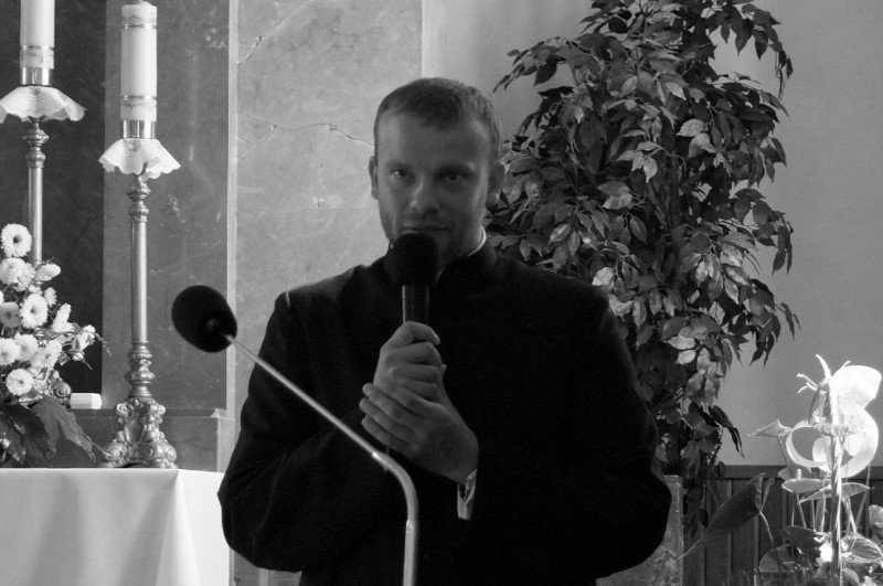 31-letni wikariusz, Krystian Kotulski zmarł w Wielki Piątek, 30 marca.