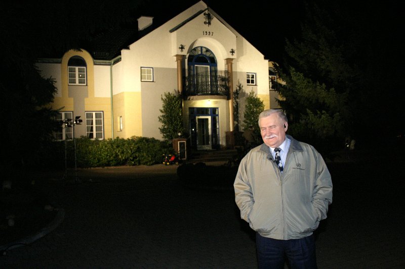 Lech Wałęsa mieszka w willi przy ulicy Polanki 54 w Gdańsku-Oliwie.