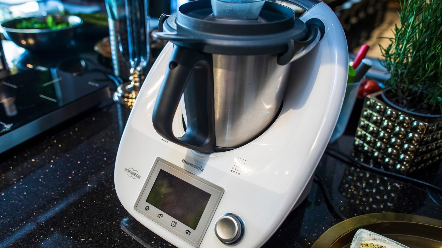 Thermomix może się schować. Nowy sprzęt robi to samo, a taniej Thermomix, robot kuchenny