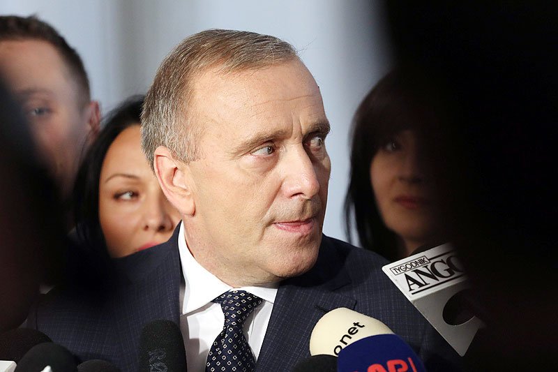 Choć nowy sondaż IBRiS wskazuje, że poparcie dla PiS nie jest wcale na kosmicznym poziomie, w PO nie mają powodów do zadowolenia. Na opozycji pojawiają się nowi konkurenci.