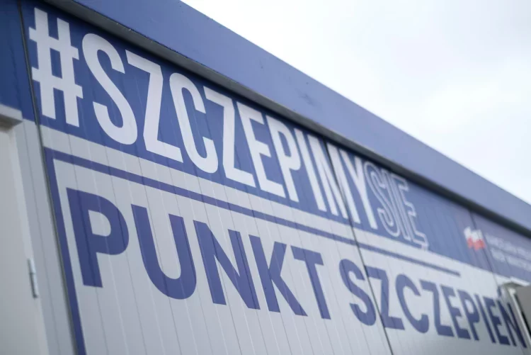 W Kielcach trwa akcja "Szczepimy się", która ma na celu zachęcić mieszkańców tego miasta do zaszczepienia się przeciw COVID-19.